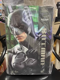 Hot Toys MMS593 Batman and MMS594 Robin Are Sold As a Package!