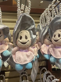 Genuine 2025 Disney Alice in Wonderland Baby Oyster Shell Keychain Keyrings 