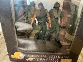 33669 21ST CENTURY TOYS Ultimate Soldier Vietnam Veterans Set