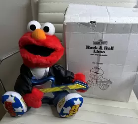 048188346237 AVON Roll Elmo Guitar Music Sings Shakes First
