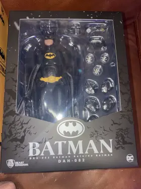 711385241037 BATMAN Beast Kingdom Dynamic Heroes Figure