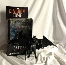 761941238371 BATMAN Kingdom Come Action Figures Box