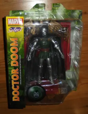 699788107713 DIAMOND SELECT Marvel Doctor Doom Collectors