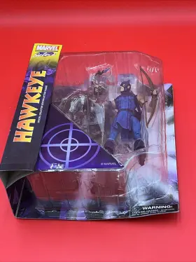 699788179109 DIAMOND SELECT Marvel Classic Hawkeye Scale Dst #2