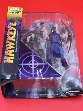699788179109 DIAMOND SELECT Marvel Classic Hawkeye Scale Dst