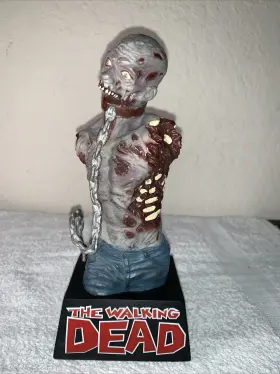 699788726402 DIAMOND SELECT Toys Walking Michonnes Pet Zombie