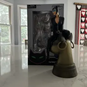699788828229 DIAMOND SELECT Catwoman Pvc Statue Gallery