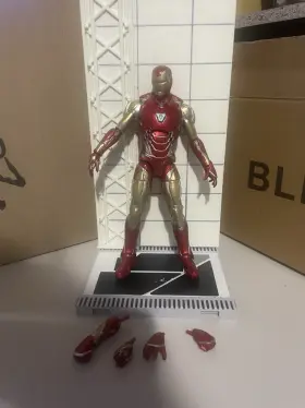 83486 DIAMOND SELECT Marvel Iron Mk Avengers Endgame Action