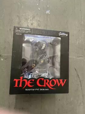 84209 DIAMOND SELECT Crow Gallery Pvc Statue Box