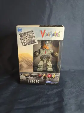 JUL172794 DIAMOND SELECT Cyborg Vinimates Justice League