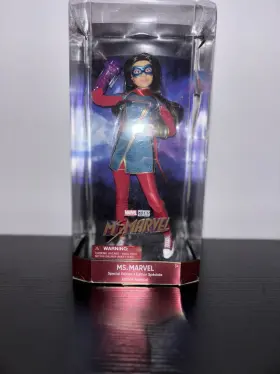 004866-21263 DISNEY Marvel Ms Action Figure