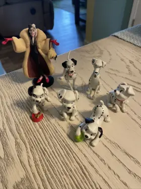 FAO-034163-19344 DISNEY Dalmations Toys Figures Cruella Pvc