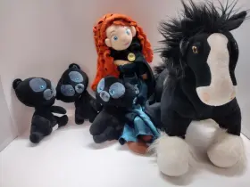 04128 DISNEY STORE Brave Merida Doll Brother Bears Angus