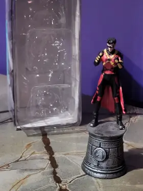BCY7199 EAGLEMOSS Batman Chess Robin Figurine Comics