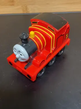 R9496 FISHER-PRICE Thomas Friends Pullback Racer James Toy