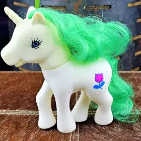 054B1 GI-GO TOYS Hasbro Pony Wonder Unicorn Figure Toy Tulip