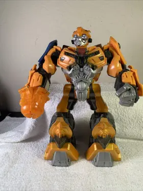 31763 HASBRO Transformers Bumblebee Robo Power Revving Robots