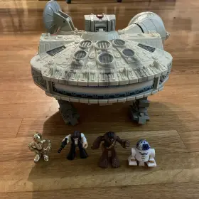 41821 HASBRO Playskool Heroes Star Wars Millenium Falcon Toy