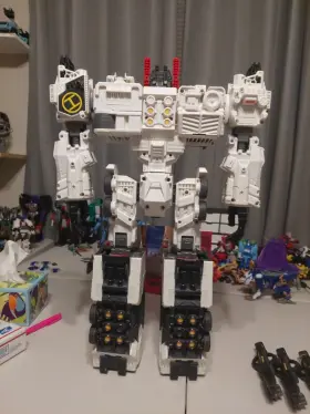 A2411 HASBRO Transformers Generations Titan Metroplex Autobot #3