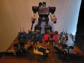 B8358AS0 HASBRO Transformers Titans Soundwave Set Tapes