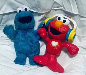 E1964 HASBRO Sesame Street Dance Elmo Sings Cookie Monster