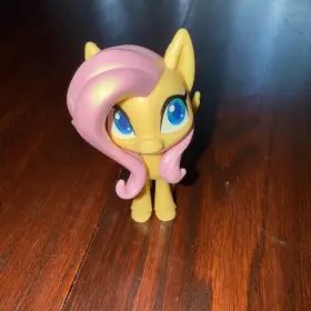 F200511441 HASBRO Pony Fluttershy Figurine Friendship Magic