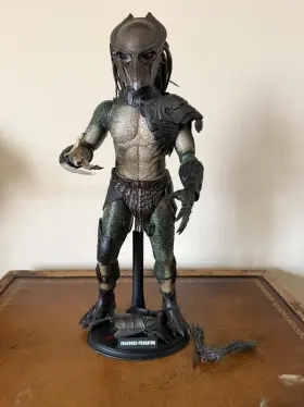 MMS137 HOT TOYS Falconer Predator