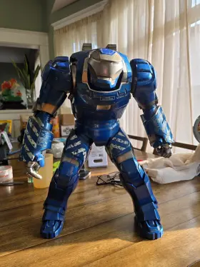MMS215 HOT TOYS Iron Igor Armor Scale Figure Marvel Box