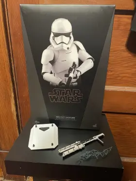 MMS317 HOT TOYS Star Wars First Stormtrooper Riot Gear