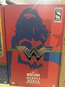 MMS506 HOT TOYS Mms Justice League Wonder Woman Comic Box