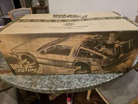 MMS636 HOT TOYS Future Delorean Scale Action Figure