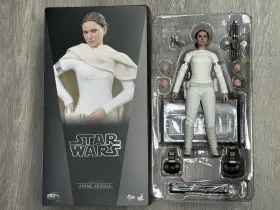 MMS678 HOT TOYS Star Wars Aotc Padme Amidala Scale Figure