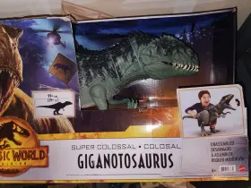 GWD68 JURASSIC WORLD Dominion Colossal Giganotosaurus Action