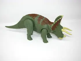 HDX34 JURASSIC WORLD TOYS Dominion Roar Strikers Triceratops