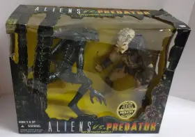 27700 KENNER Aliens Vs Predator Boxed Annv Set
