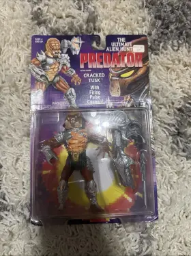 509-175-01 KENNER Cracked Tusk Predator Firing Pulse Cannon