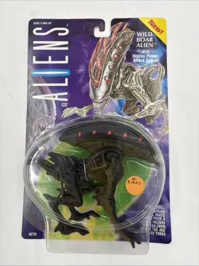 65715 KENNER Wild Boar Alien Action Figure Hidden Power