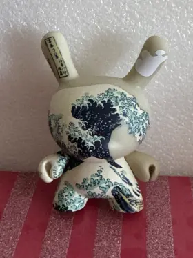 KR15994 KIDROBOT Met Masterpiece Dunny Action Figure Hokusai