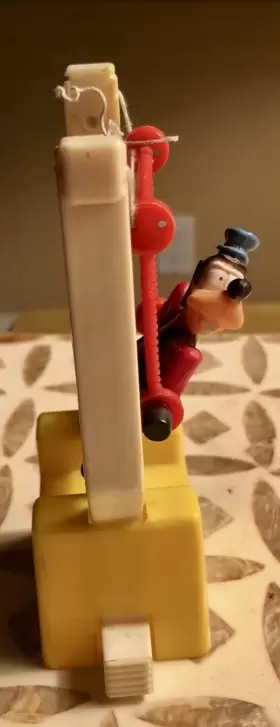 4900 KOHNER Goofy Tricky Trapeze Push Puppet Disney Toy