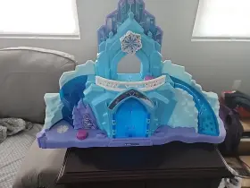 GGV29 LITTLE PEOPLE Fisher Disney Frozen Elsas Palace Lights