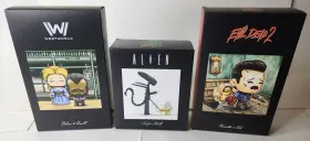 757347482463 LOOT CRATE Art Figures Dioramas Alien Walk