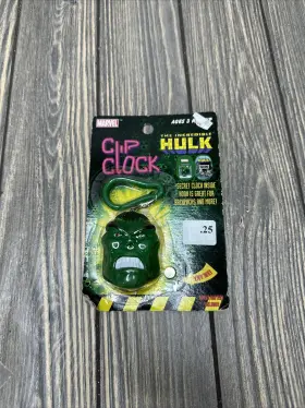 677942220508 MARVEL Hulk Collectors Clip Clock Collectable