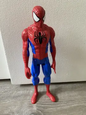 B9760 MARVEL Comics Titan Hero Action Figure