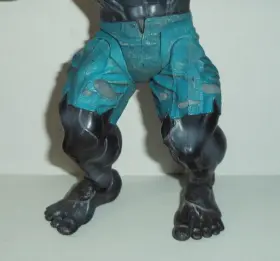699788107676 MARVEL TOYS Ultimate Hulk Diamond Select Action #3