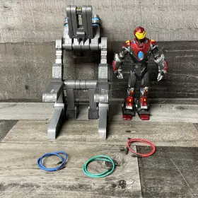 STAR19909 MARVEL TOYS Diamond Select Ultimate Iron Action