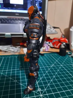 746775206383 MATTEL Batman Unlimited Deathstroke Universe #2