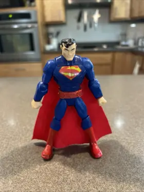BHD46 MATTEL Total Heroes Superman Action Figure Comics Cape