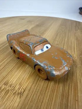 DYB00 MATTEL Disney Pixar Muddy Lightning Mcqueen Chester
