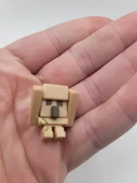 FF2482FB-1AE MATTEL Minecraft Pillage Cracked Iron Golem Mini