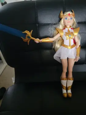 GGM80 MATTEL She Princesses Power Doll